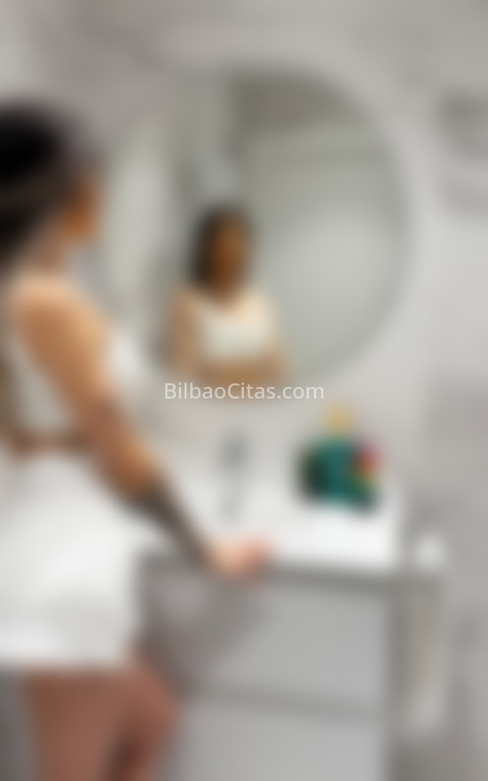 Laura, señorita italiana de 28 años . 602510823. Citas en BILBAO, BILBAO. www.bilbaocitas.com.