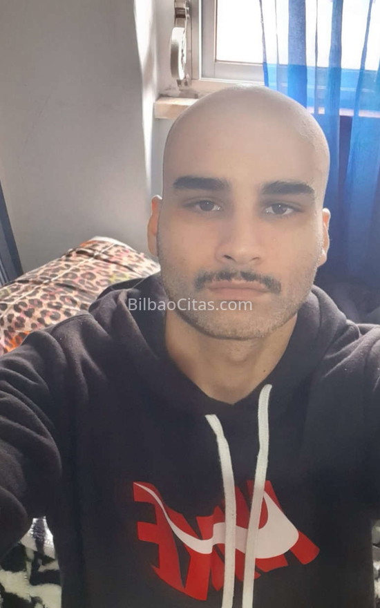 Saúl, educado y buen amigo. 610657829. Citas en BILBAO, BILBAO. www.bilbaocitas.com.