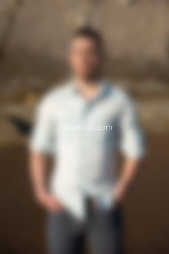 Hugo. 615095004. Citas en BILBAO, BILBAO. www.bilbaocitas.com.
