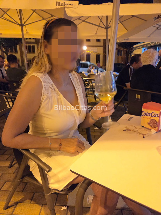 Karla, mujer paraguaya muy positiva. 602460347. Citas en BILBAO, BILBAO. www.bilbaocitas.com.