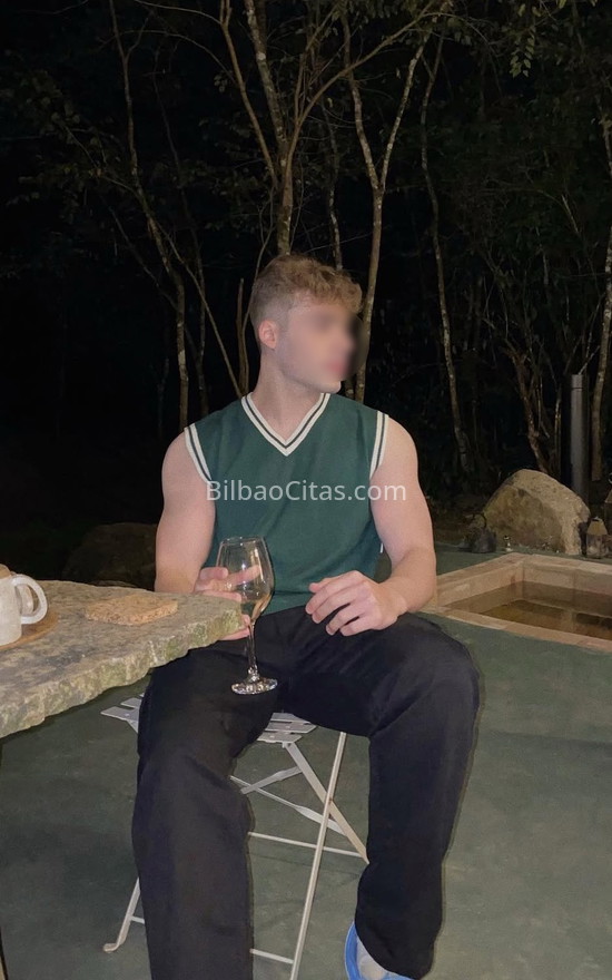 Alex, joven brasileño. 635717340. Citas en BILBAO, BILBAO. www.bilbaocitas.com.