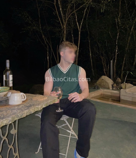 Alex, joven brasileño. 635717340. Citas en BILBAO, BILBAO. www.bilbaocitas.com.