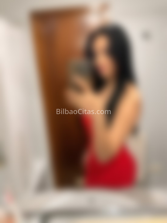 Nadia, morena brasileña risueña. 613210954. Citas en BILBAO, BILBAO. www.bilbaocitas.com.