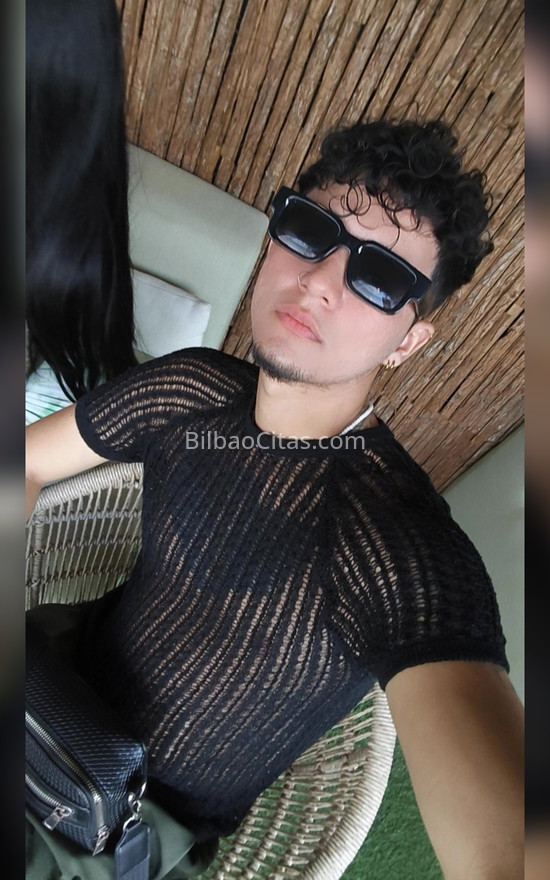 Andy, joven colombiano. 678532891. Citas en BILBAO, BILBAO. www.bilbaocitas.com.