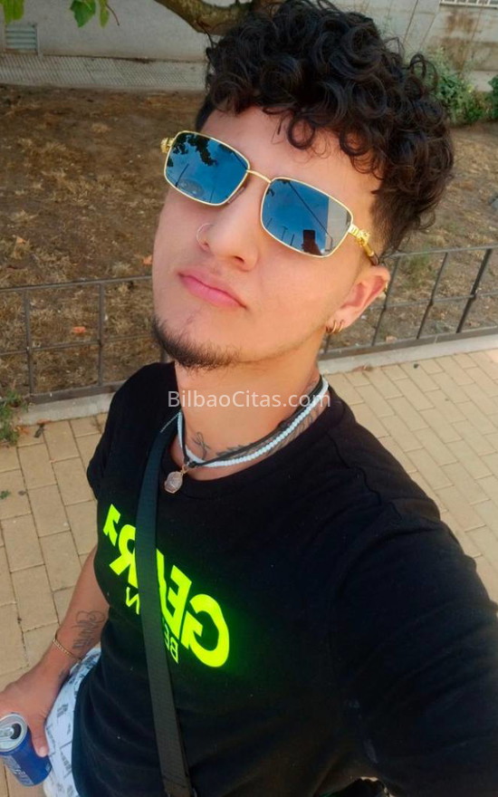 Andy, joven colombiano. 678532891. Citas en BILBAO, BILBAO. www.bilbaocitas.com.