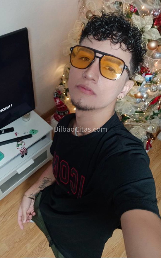 Andy, joven colombiano. 678532891. Citas en BILBAO, BILBAO. www.bilbaocitas.com.