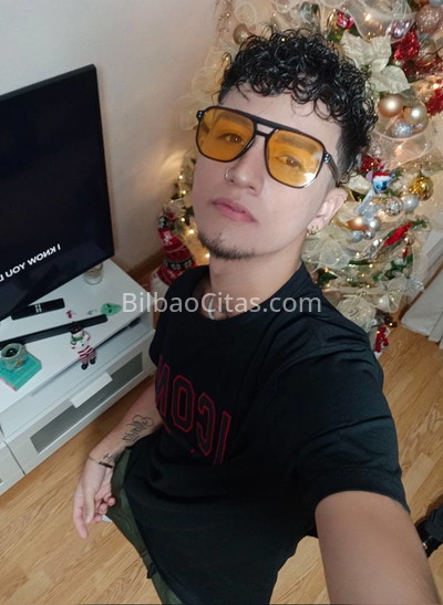Andy, joven colombiano. 678532891. Citas en BILBAO, BILBAO. www.bilbaocitas.com.