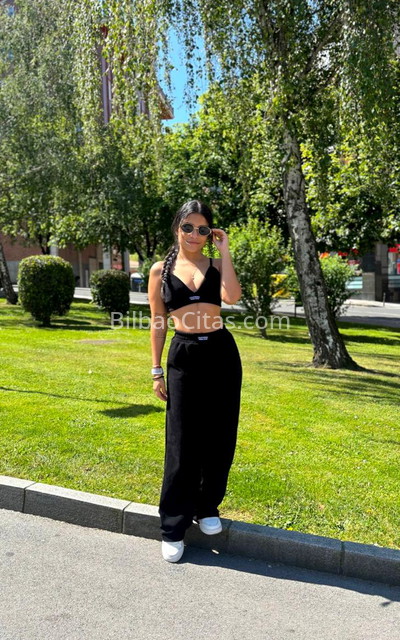 Reina, joven colombiana. 670419970. Citas en BILBAO, BILBAO. www.bilbaocitas.com.